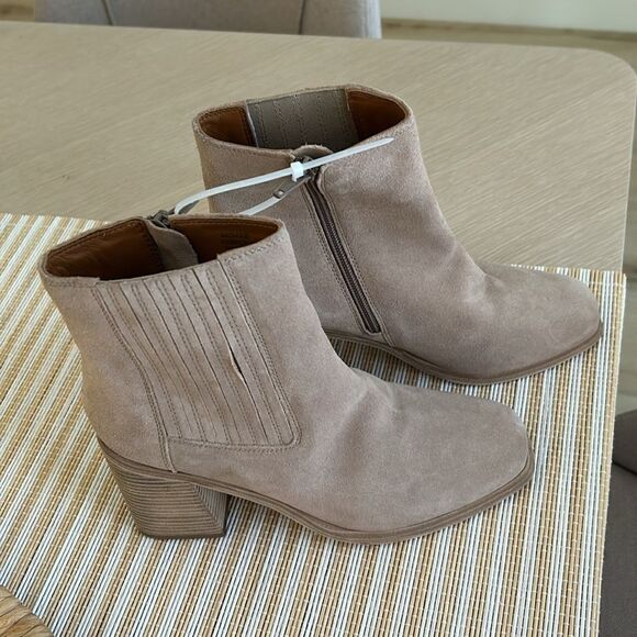 Andre Assous Naia Bootie Beige, size 8, NWOT - Picture 10 of 12